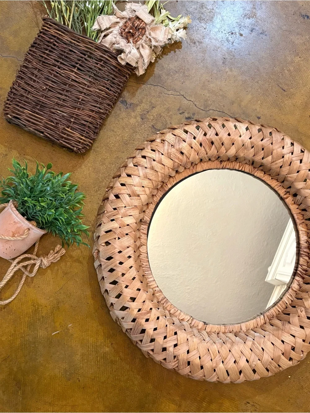 Woven Rattan Round Wall Mirror in Natural Brown